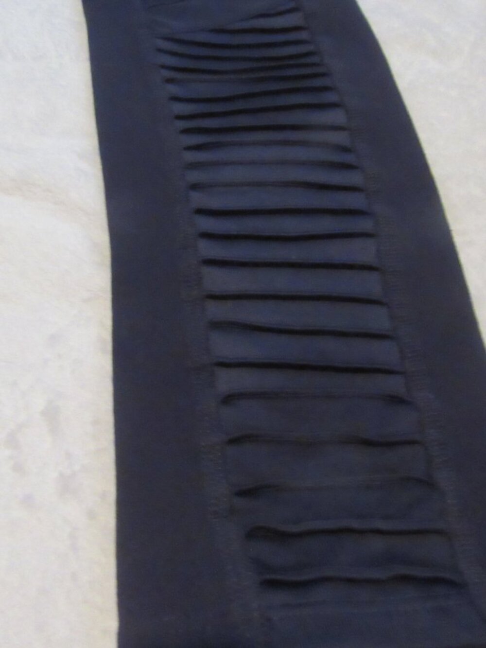 ALO Yoga Navy Leggings with Pleated Side Detail - Picture 15 of 16
